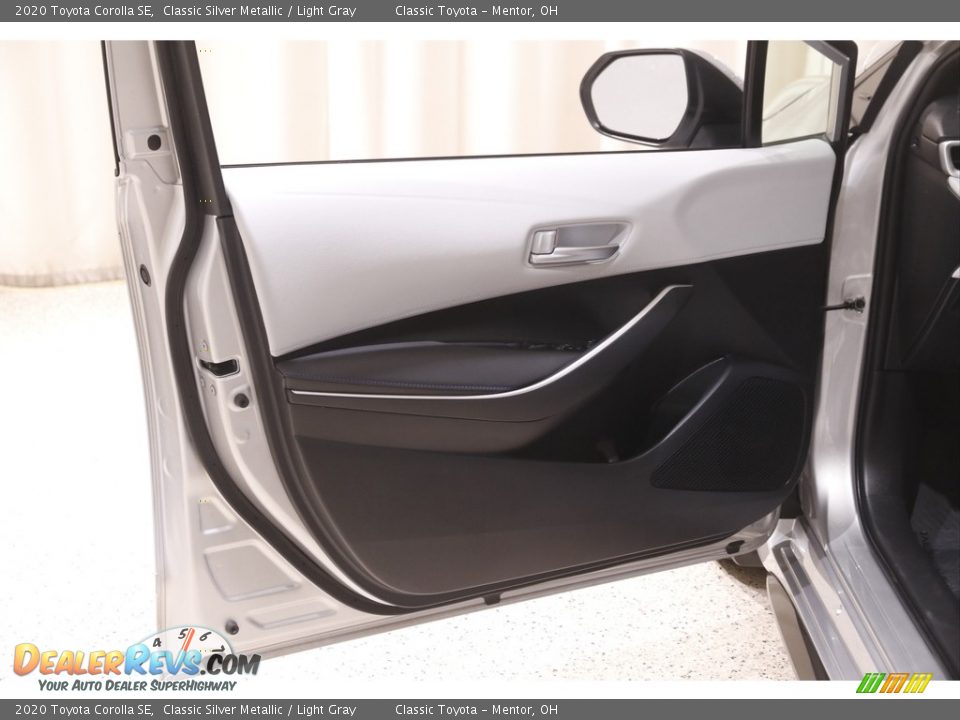 2020 Toyota Corolla SE Classic Silver Metallic / Light Gray Photo #4