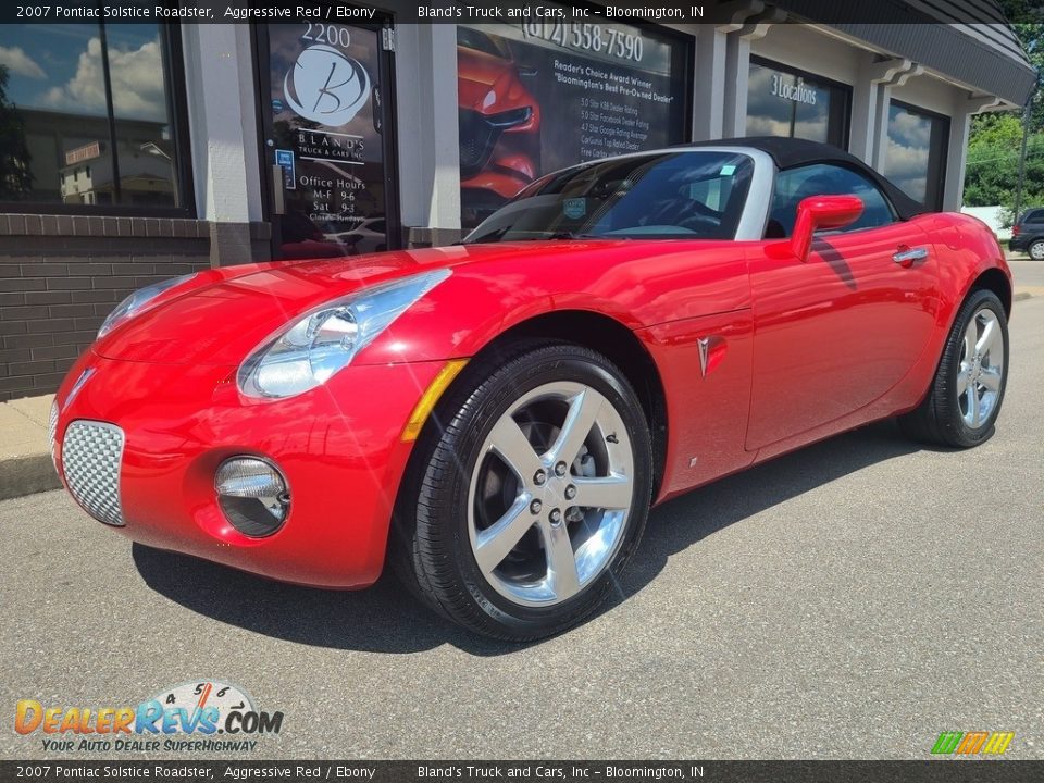 Front 3/4 View of 2007 Pontiac Solstice Roadster Photo #2