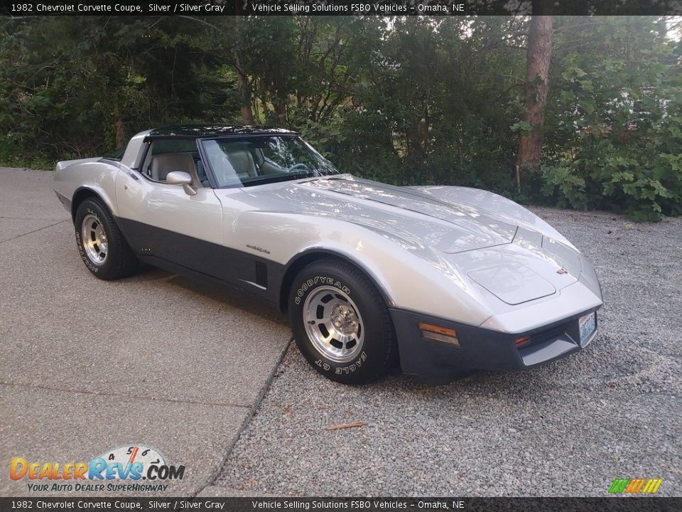 Front 3/4 View of 1982 Chevrolet Corvette Coupe Photo #2
