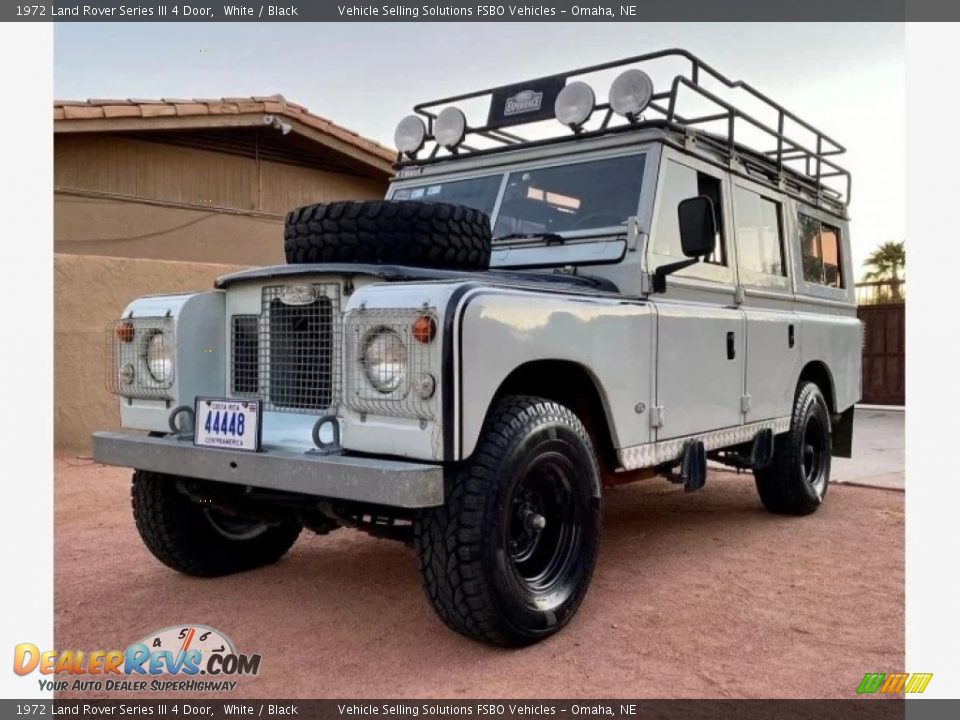 Front 3/4 View of 1972 Land Rover Series III 4 Door Photo #7