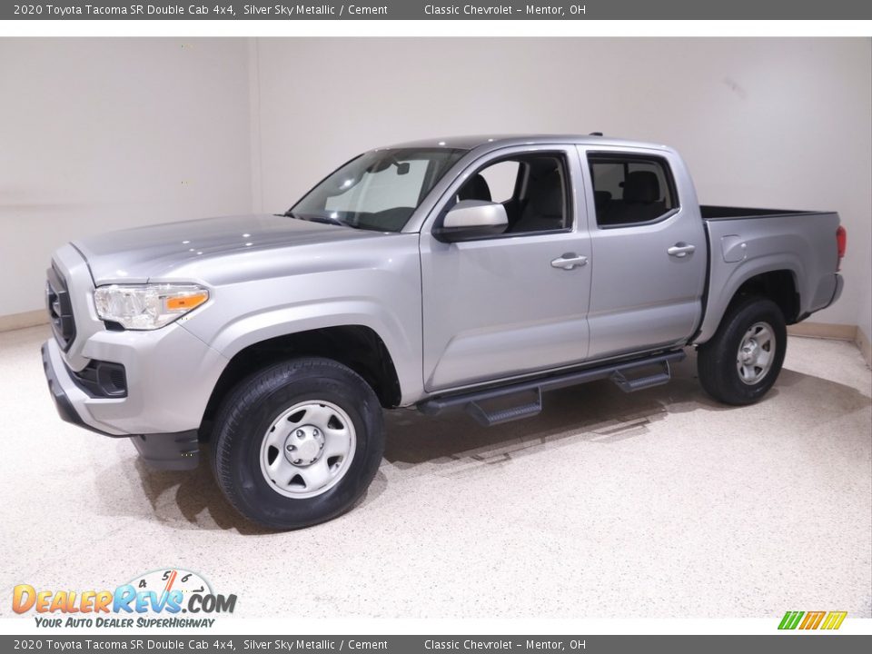 Front 3/4 View of 2020 Toyota Tacoma SR Double Cab 4x4 Photo #3