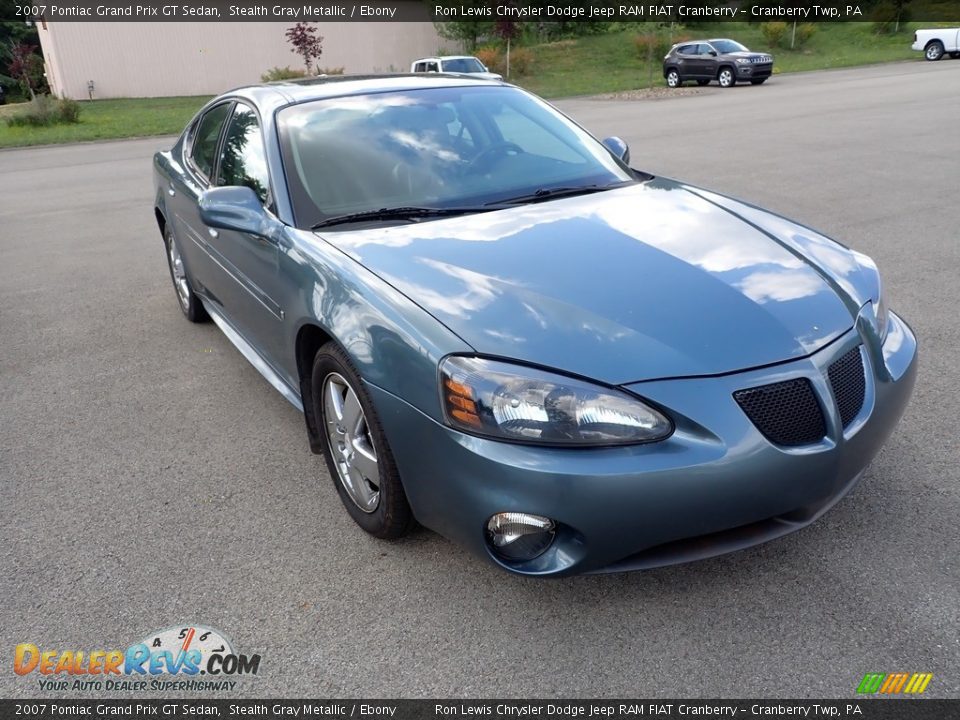 Front 3/4 View of 2007 Pontiac Grand Prix GT Sedan Photo #3