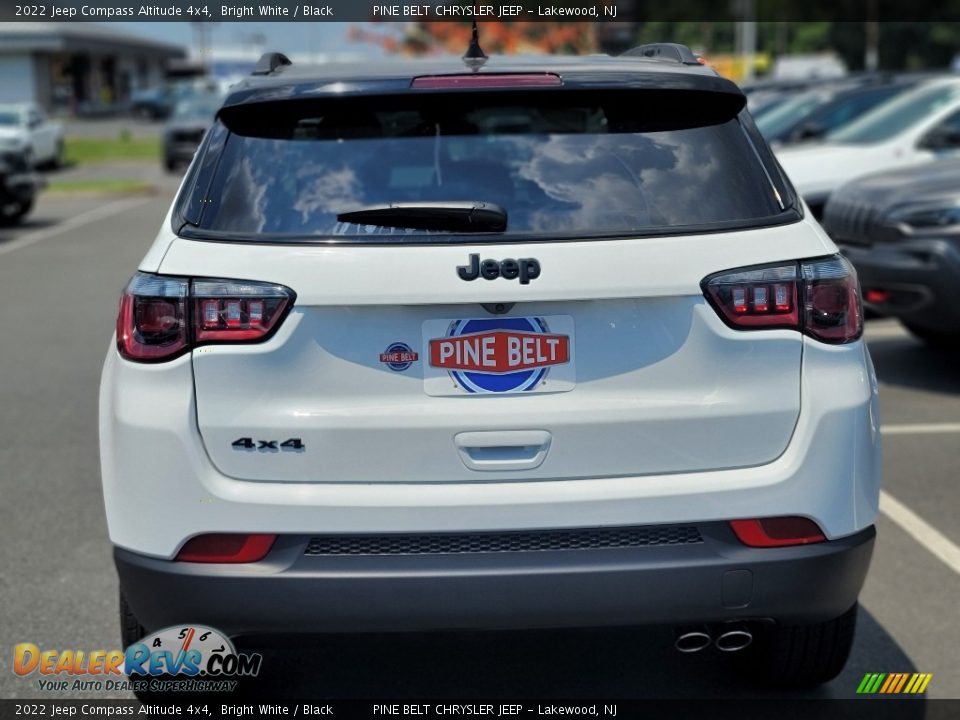 2022 Jeep Compass Altitude 4x4 Bright White / Black Photo #5