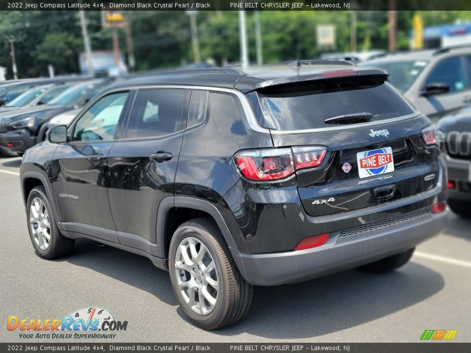 2022 Jeep Compass Latitude 4x4 Diamond Black Crystal Pearl / Black Photo #4