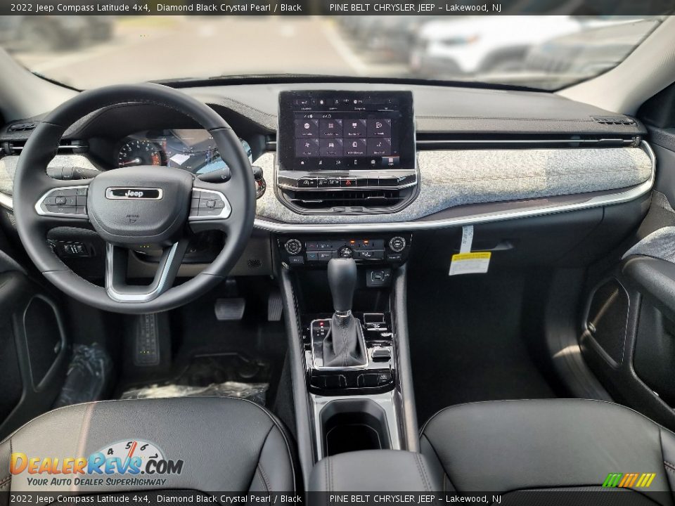 2022 Jeep Compass Latitude 4x4 Diamond Black Crystal Pearl / Black Photo #8