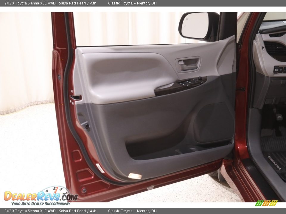 Door Panel of 2020 Toyota Sienna XLE AWD Photo #4