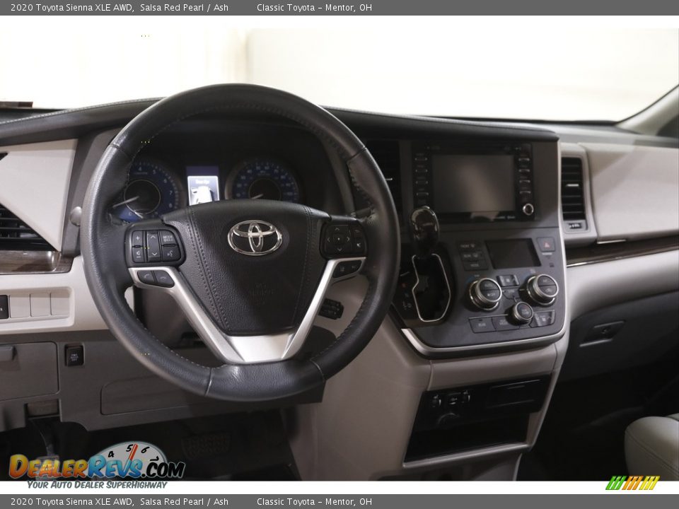 Dashboard of 2020 Toyota Sienna XLE AWD Photo #6