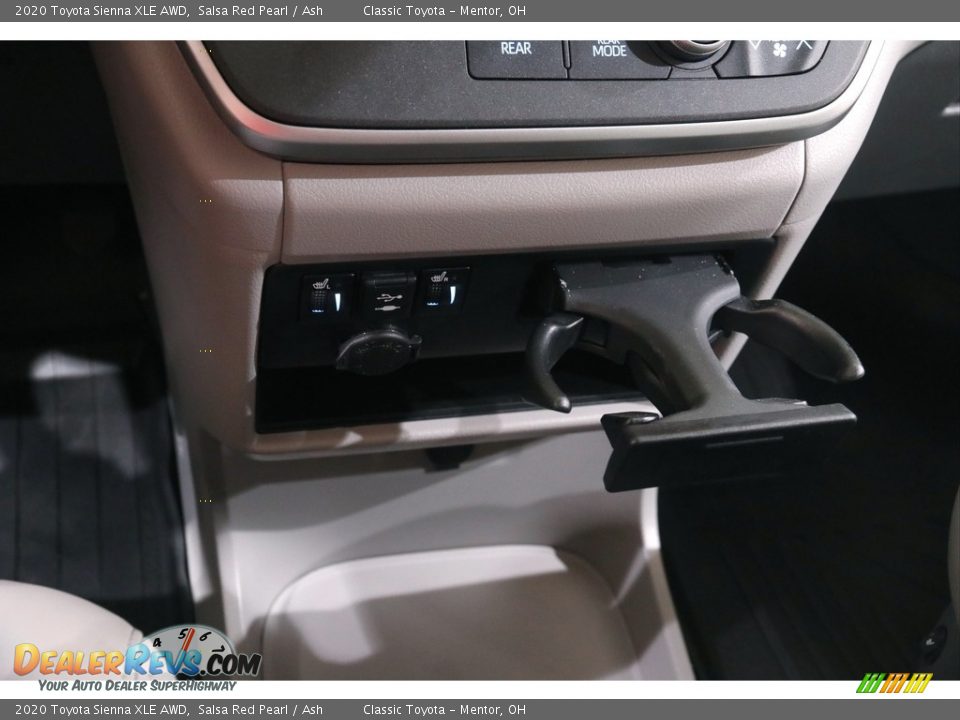 2020 Toyota Sienna XLE AWD Salsa Red Pearl / Ash Photo #14