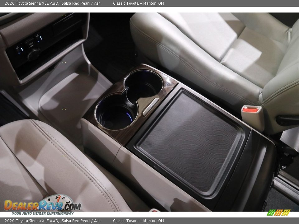 2020 Toyota Sienna XLE AWD Salsa Red Pearl / Ash Photo #15