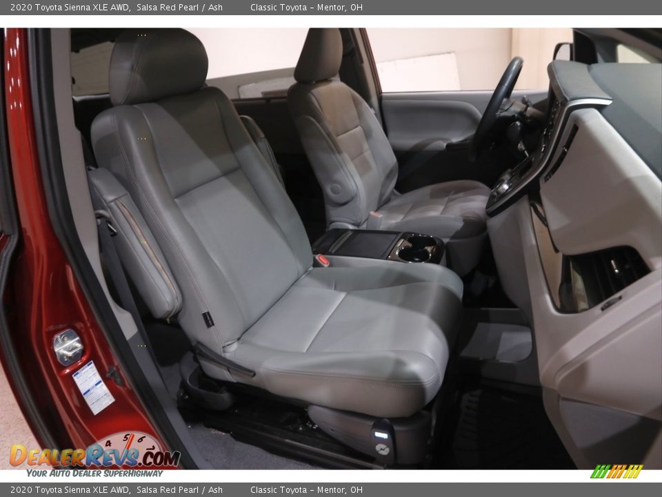 2020 Toyota Sienna XLE AWD Salsa Red Pearl / Ash Photo #16