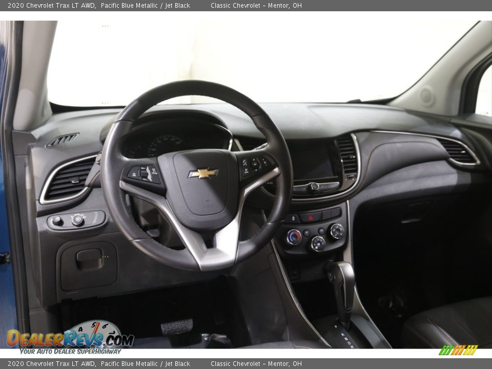 Dashboard of 2020 Chevrolet Trax LT AWD Photo #6