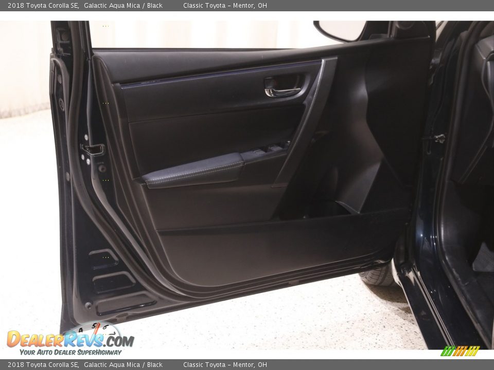 2018 Toyota Corolla SE Galactic Aqua Mica / Black Photo #4