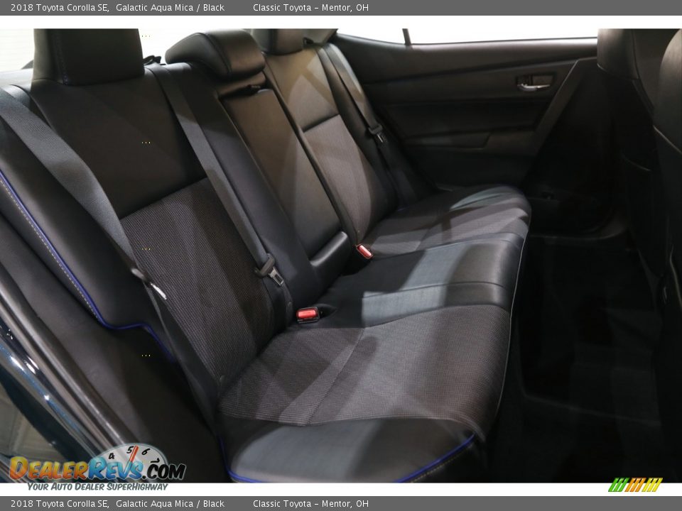 2018 Toyota Corolla SE Galactic Aqua Mica / Black Photo #16