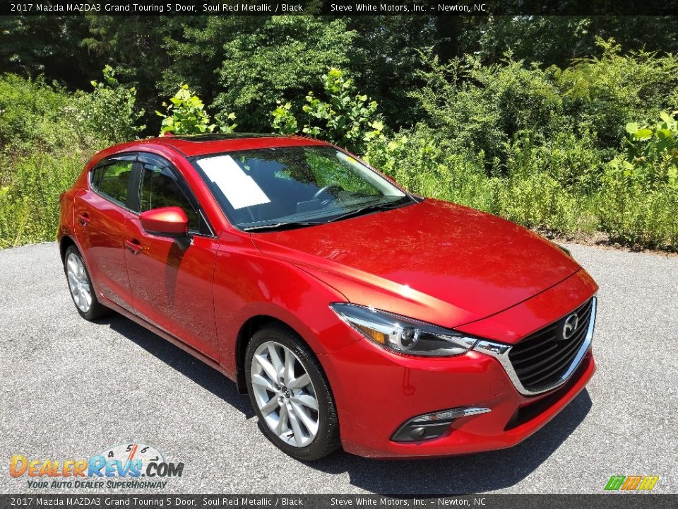 Front 3/4 View of 2017 Mazda MAZDA3 Grand Touring 5 Door Photo #5