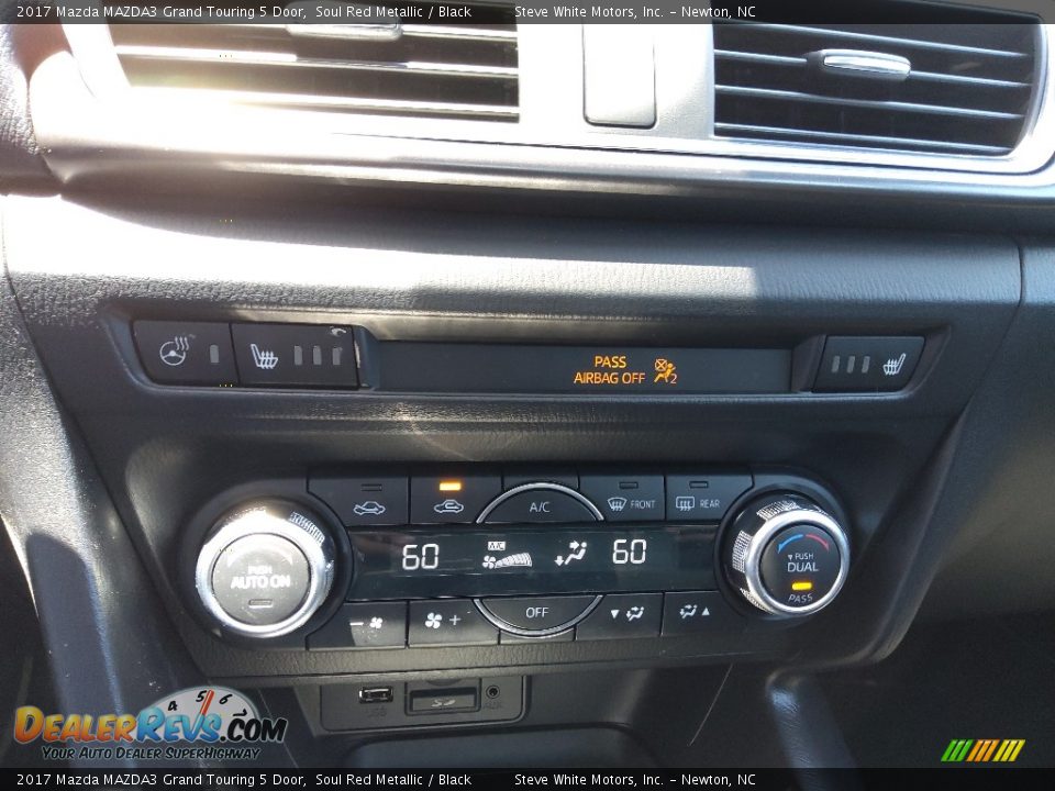 Controls of 2017 Mazda MAZDA3 Grand Touring 5 Door Photo #24