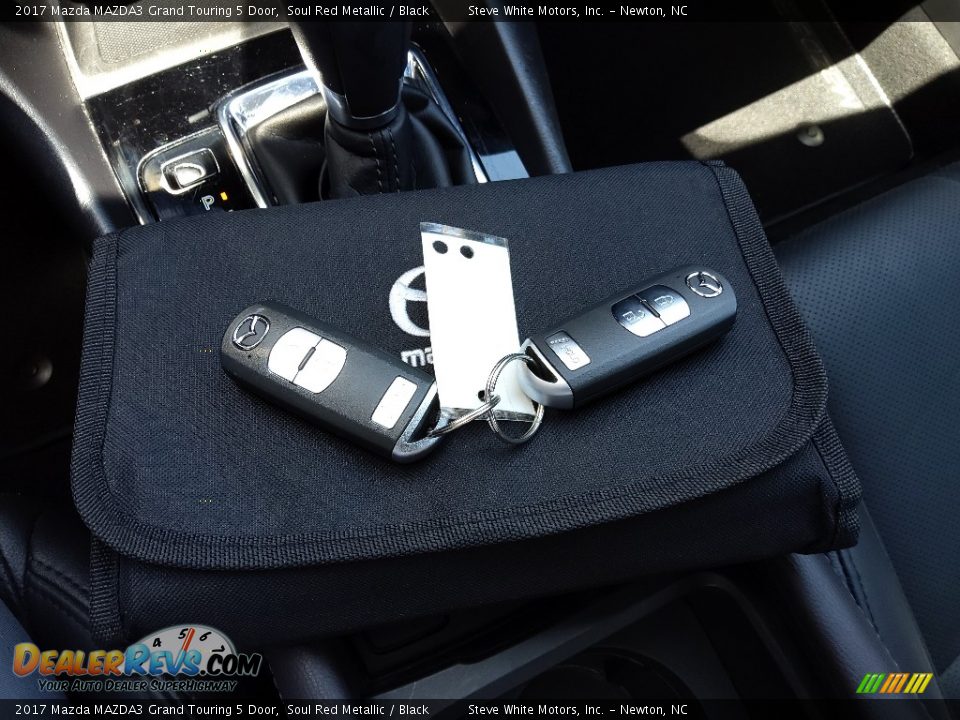 Keys of 2017 Mazda MAZDA3 Grand Touring 5 Door Photo #30