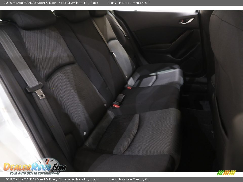 2018 Mazda MAZDA3 Sport 5 Door Sonic Silver Metallic / Black Photo #17