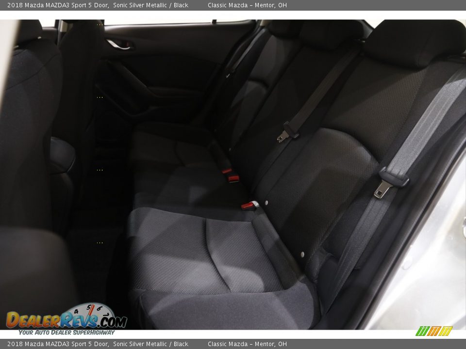 2018 Mazda MAZDA3 Sport 5 Door Sonic Silver Metallic / Black Photo #18