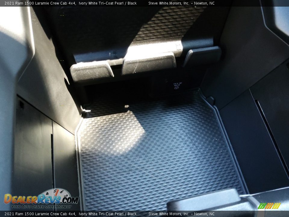 2021 Ram 1500 Laramie Crew Cab 4x4 Ivory White Tri-Coat Pearl / Black Photo #33