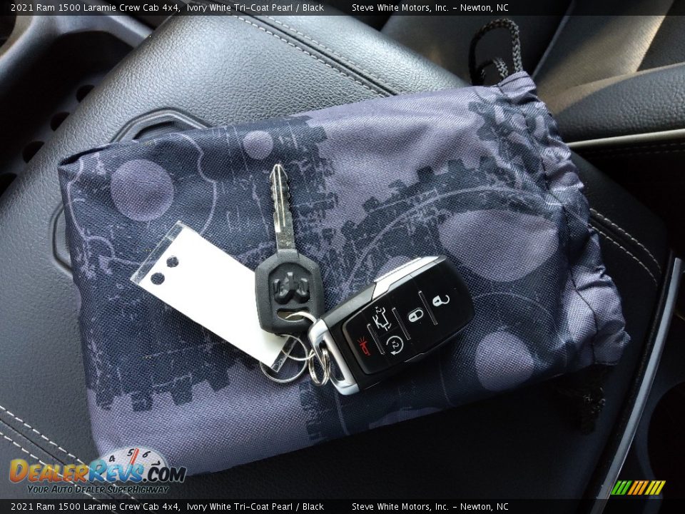 2021 Ram 1500 Laramie Crew Cab 4x4 Ivory White Tri-Coat Pearl / Black Photo #36