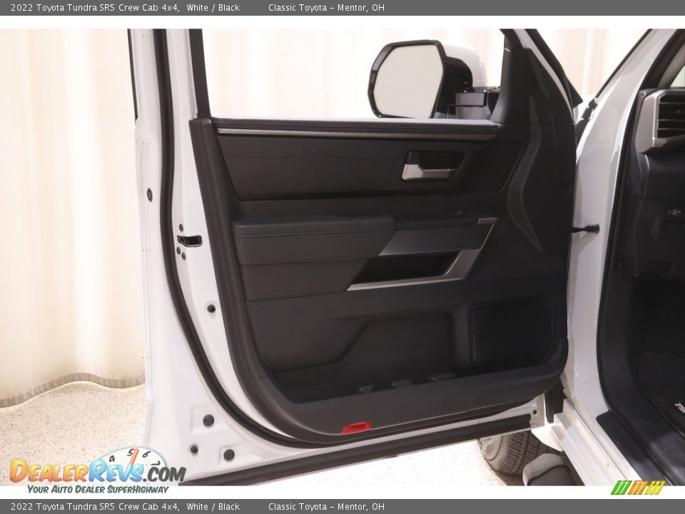 2022 Toyota Tundra SR5 Crew Cab 4x4 White / Black Photo #4