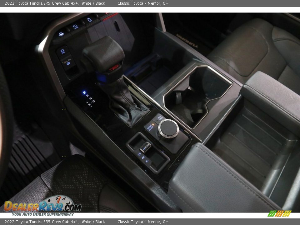 2022 Toyota Tundra SR5 Crew Cab 4x4 White / Black Photo #16