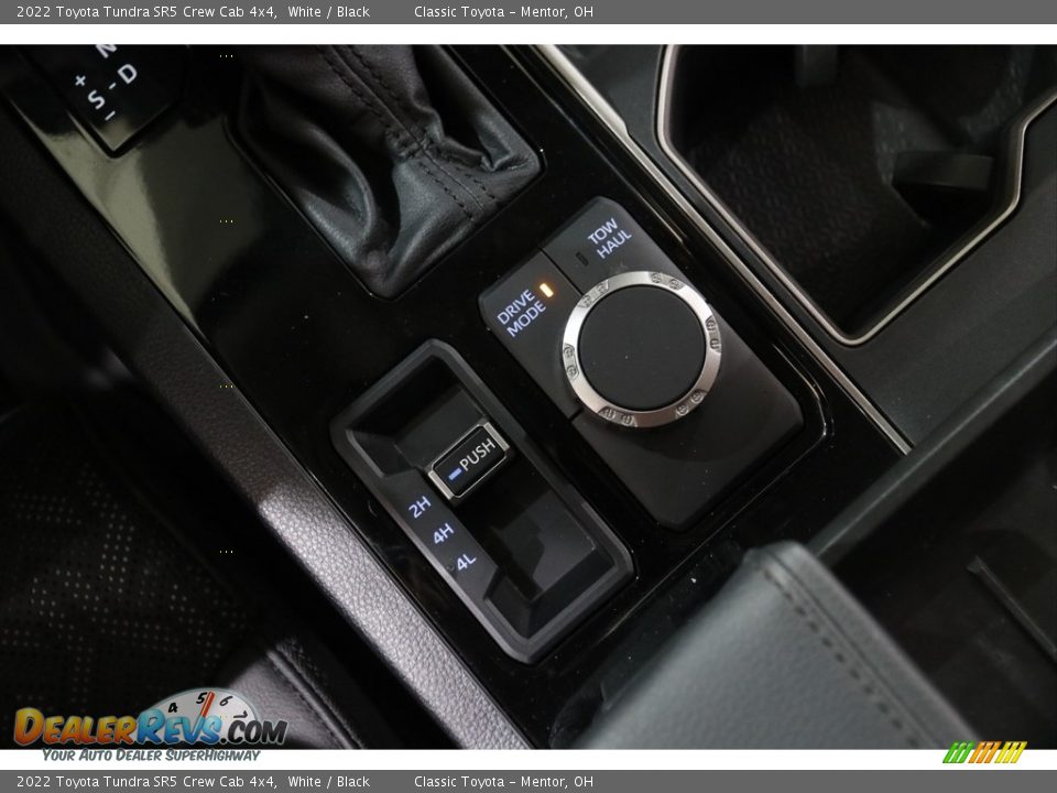 2022 Toyota Tundra SR5 Crew Cab 4x4 White / Black Photo #17