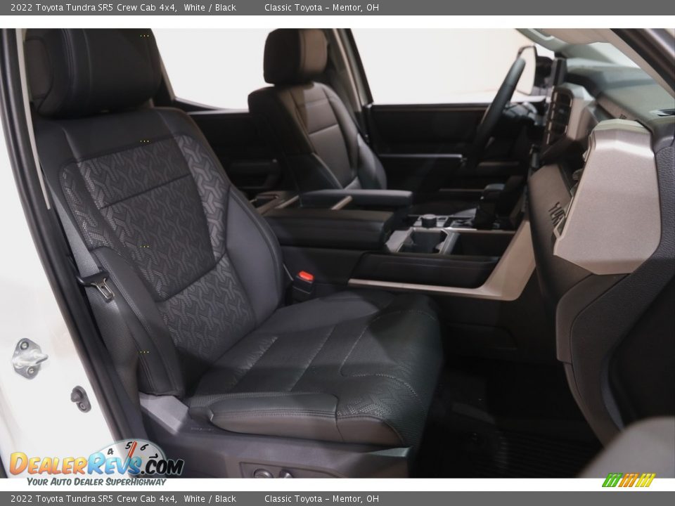 2022 Toyota Tundra SR5 Crew Cab 4x4 White / Black Photo #19