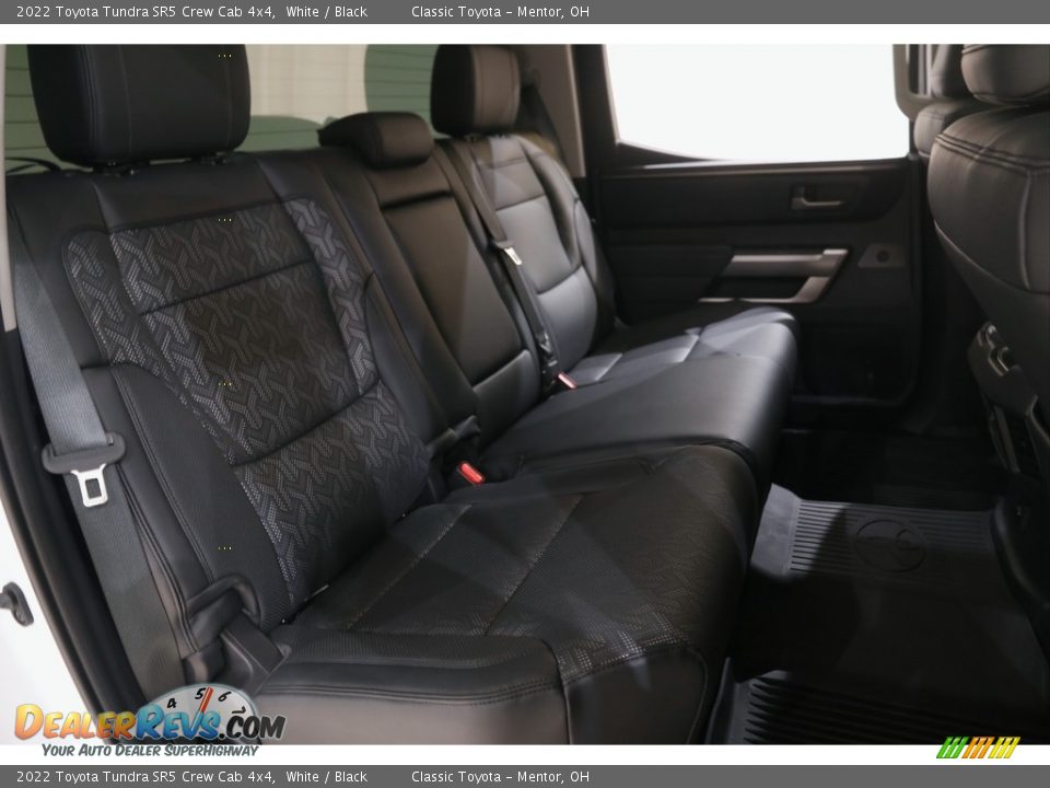 2022 Toyota Tundra SR5 Crew Cab 4x4 White / Black Photo #20