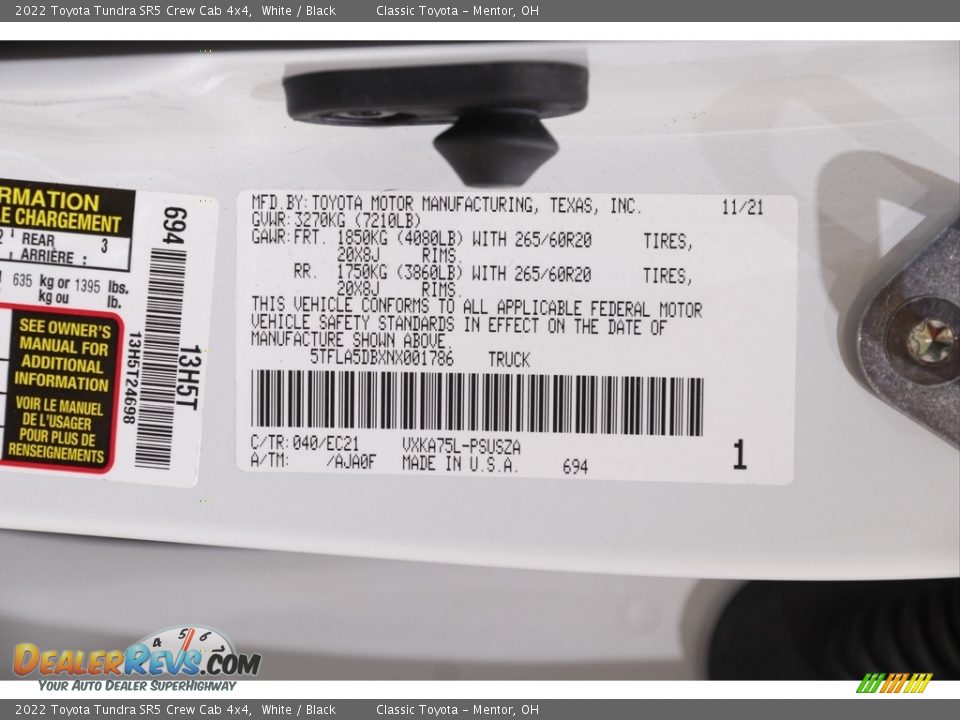 2022 Toyota Tundra SR5 Crew Cab 4x4 White / Black Photo #25