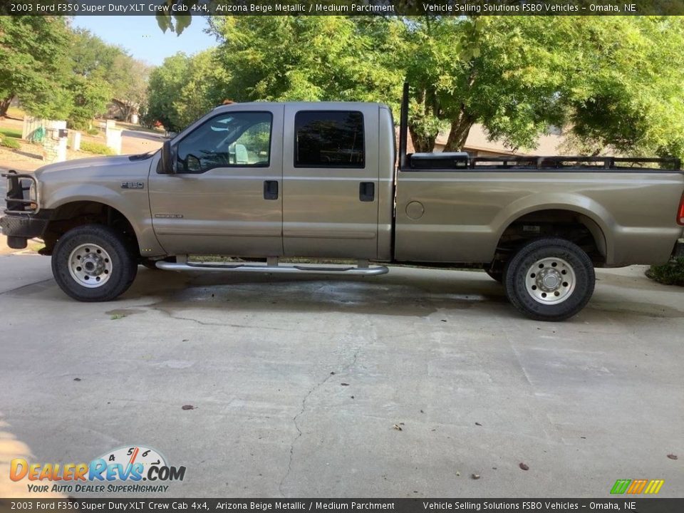 2003 Ford F350 Super Duty XLT Crew Cab 4x4 Arizona Beige Metallic / Medium Parchment Photo #2