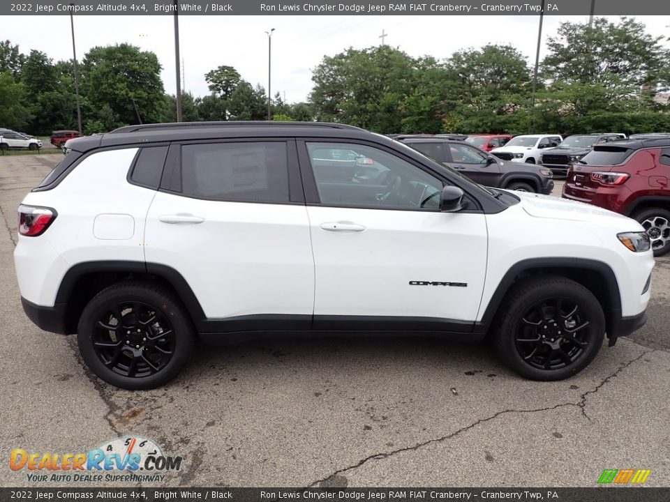 2022 Jeep Compass Altitude 4x4 Bright White / Black Photo #6