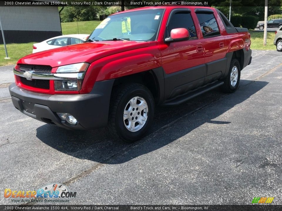 2003 Chevrolet Avalanche 1500 4x4 Victory Red / Dark Charcoal Photo #2