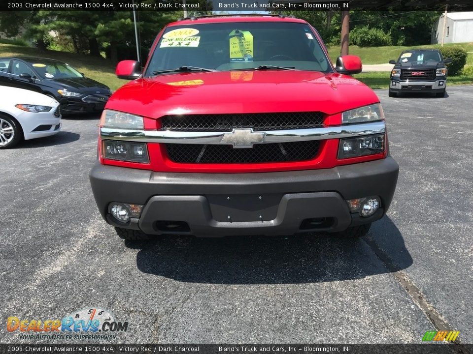 2003 Chevrolet Avalanche 1500 4x4 Victory Red / Dark Charcoal Photo #3