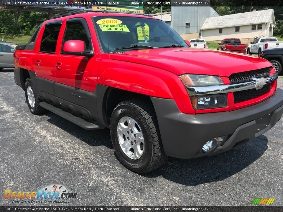 2003 Chevrolet Avalanche 1500 4x4 Victory Red / Dark Charcoal Photo #4