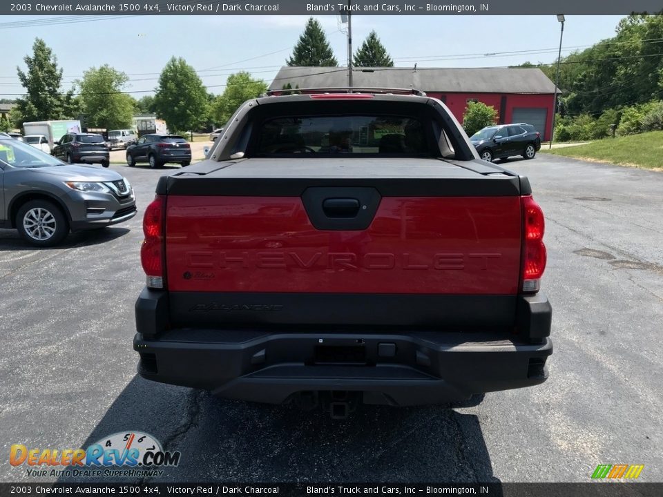 2003 Chevrolet Avalanche 1500 4x4 Victory Red / Dark Charcoal Photo #7