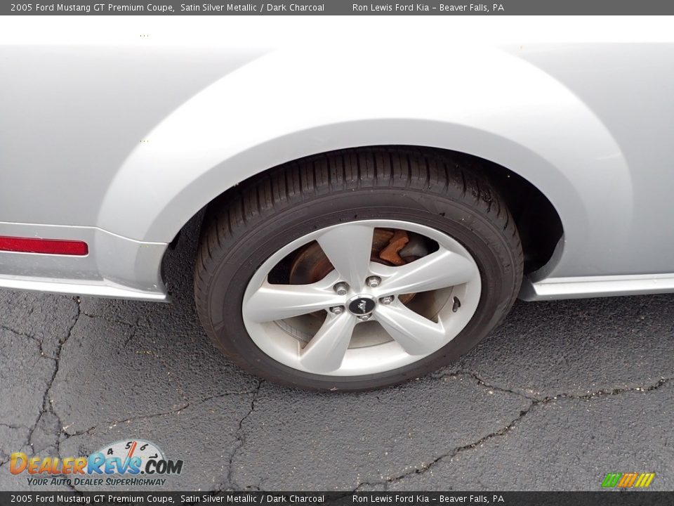 2005 Ford Mustang GT Premium Coupe Satin Silver Metallic / Dark Charcoal Photo #9