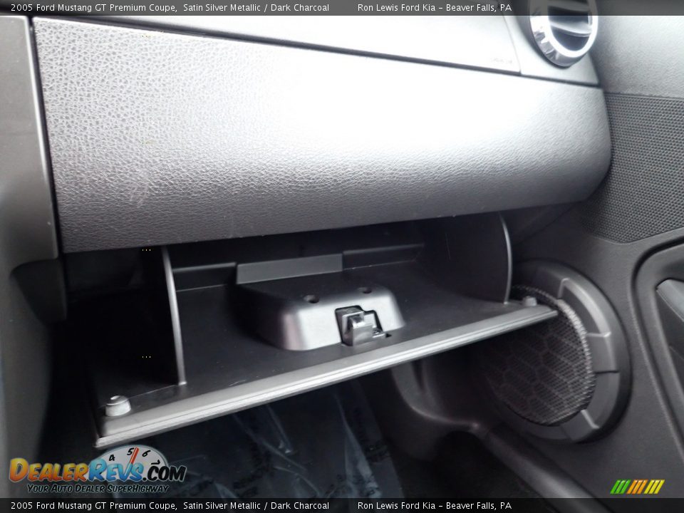 2005 Ford Mustang GT Premium Coupe Satin Silver Metallic / Dark Charcoal Photo #19