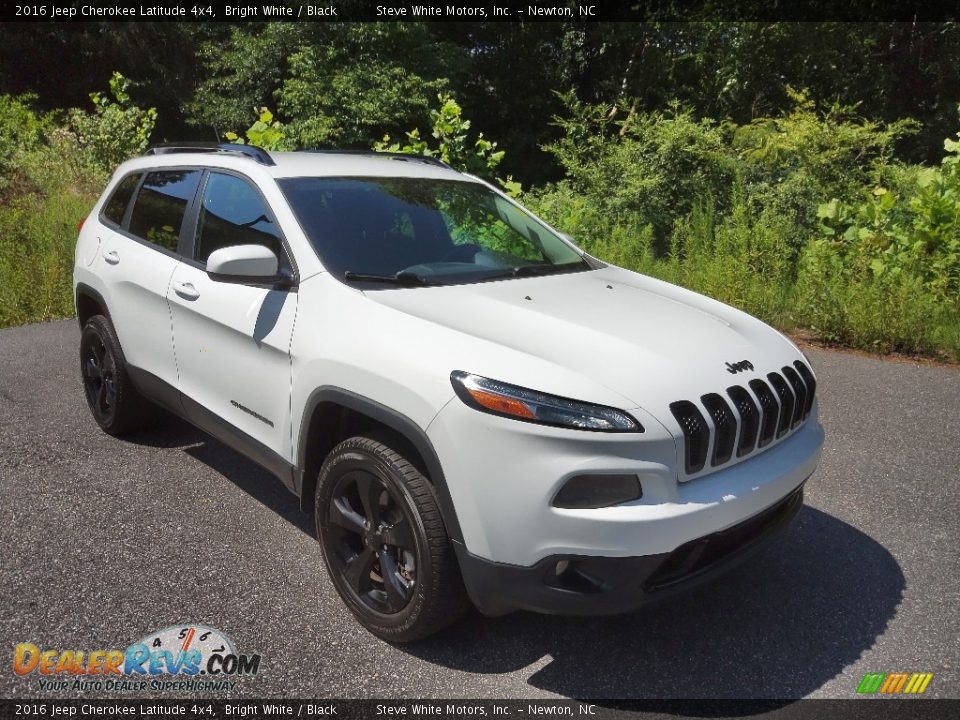 2016 Jeep Cherokee Latitude 4x4 Bright White / Black Photo #4