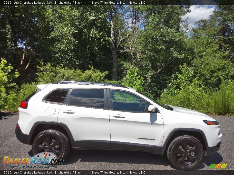 2016 Jeep Cherokee Latitude 4x4 Bright White / Black Photo #5