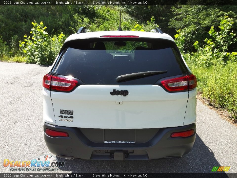 2016 Jeep Cherokee Latitude 4x4 Bright White / Black Photo #7