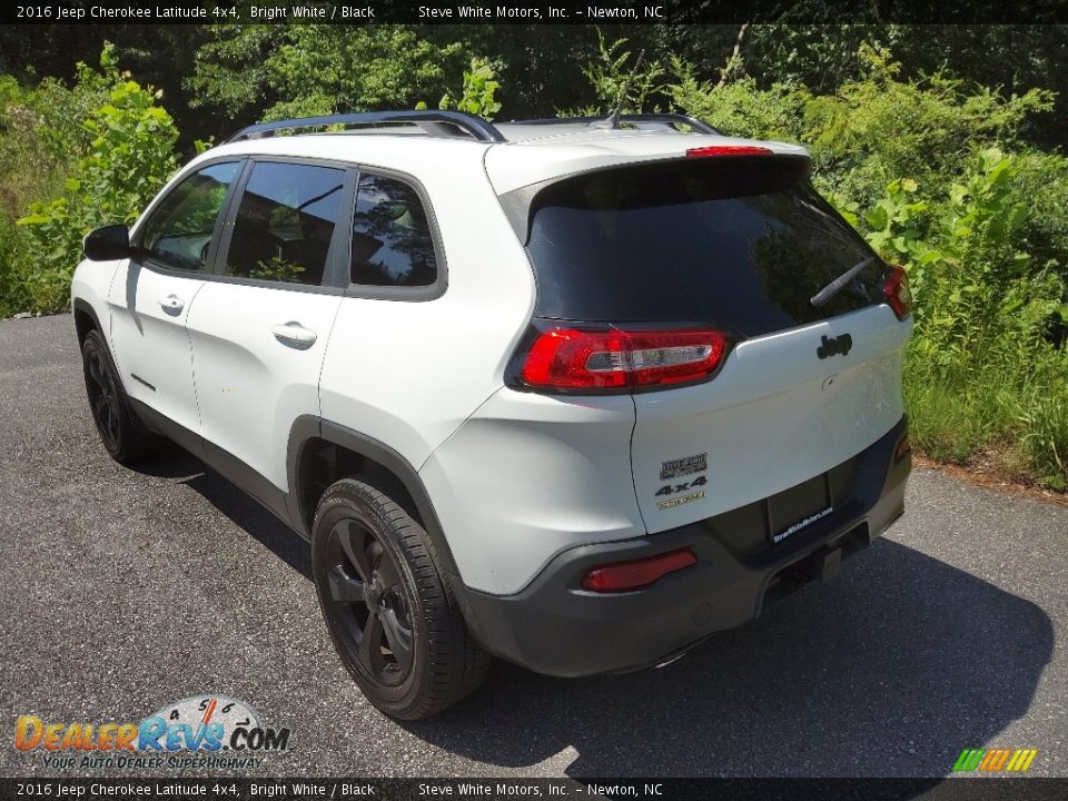 2016 Jeep Cherokee Latitude 4x4 Bright White / Black Photo #8