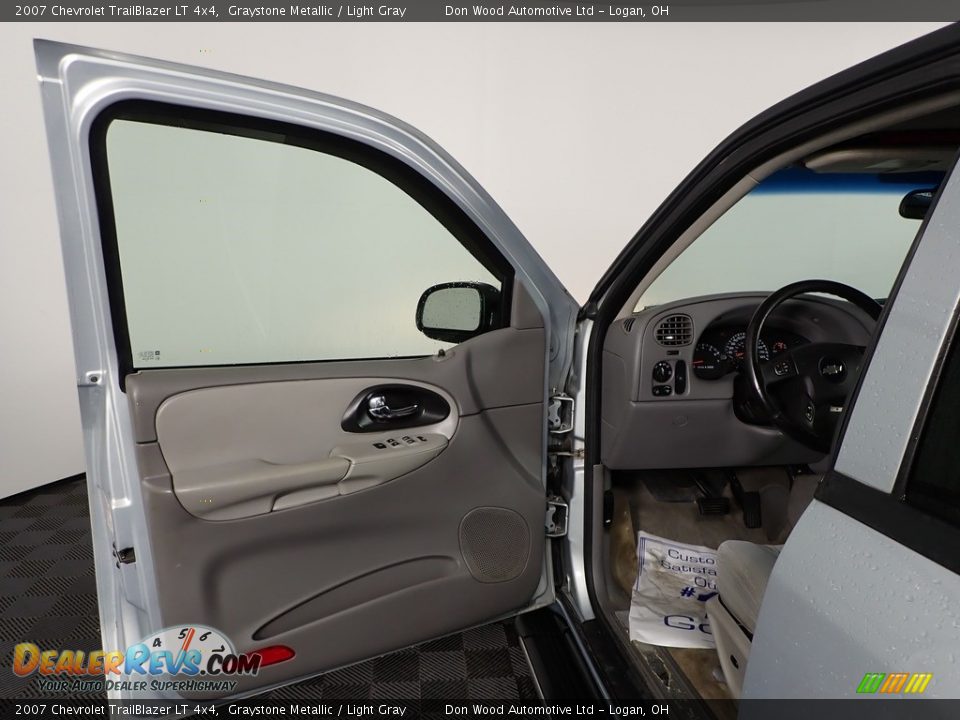 2007 Chevrolet TrailBlazer LT 4x4 Graystone Metallic / Light Gray Photo #9