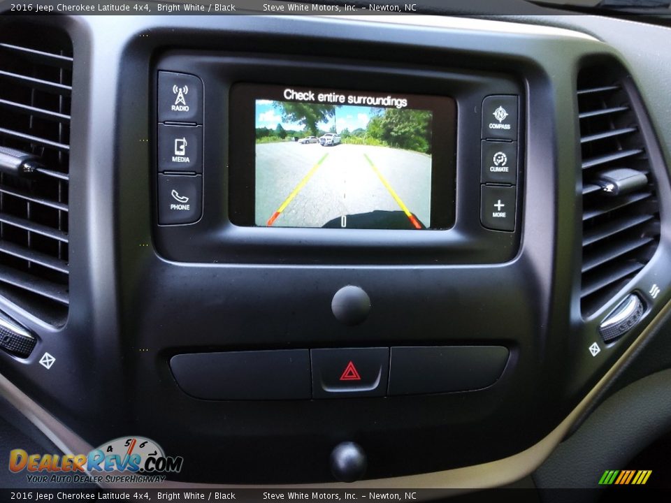 2016 Jeep Cherokee Latitude 4x4 Bright White / Black Photo #22