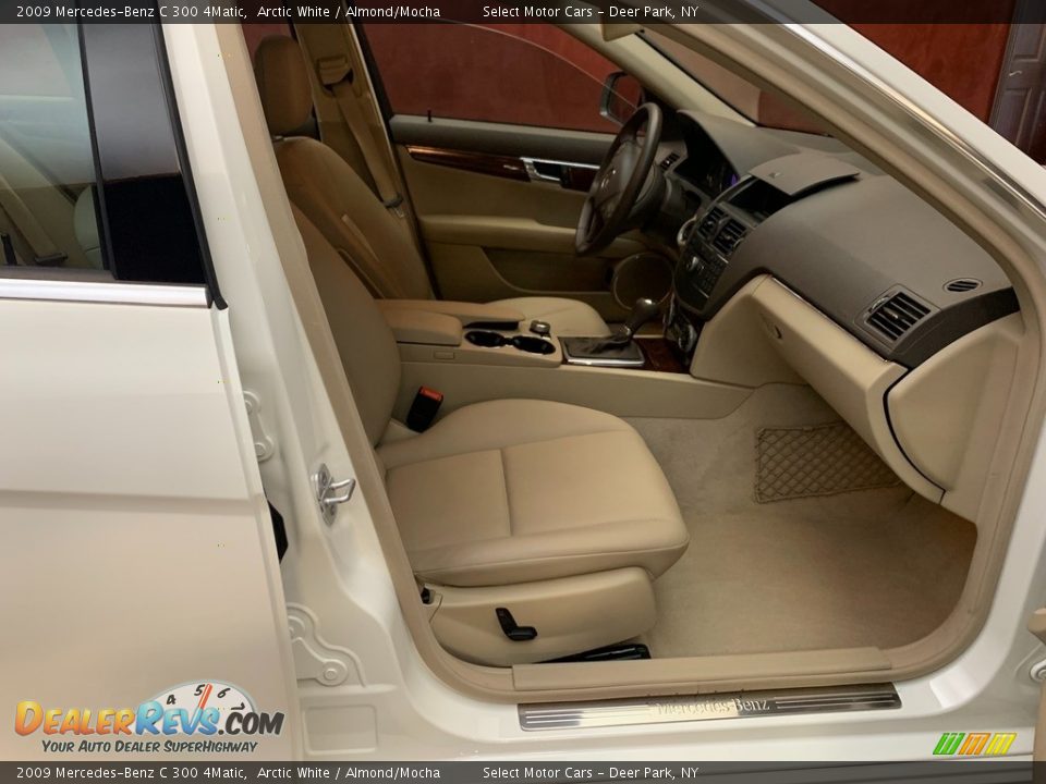 2009 Mercedes-Benz C 300 4Matic Arctic White / Almond/Mocha Photo #11