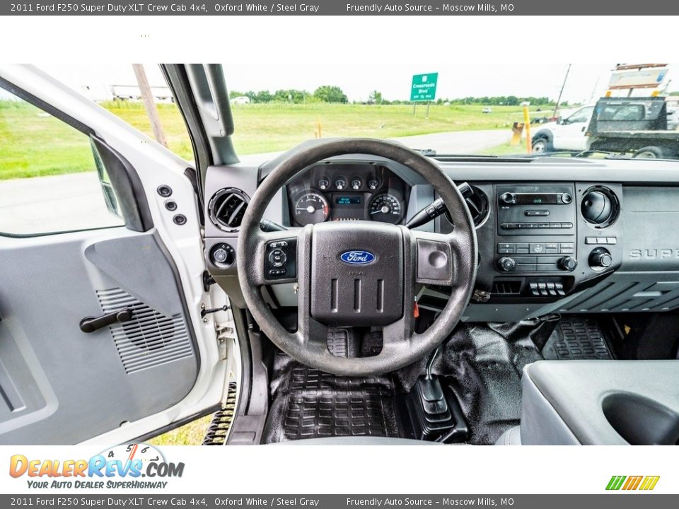 2011 Ford F250 Super Duty XLT Crew Cab 4x4 Oxford White / Steel Gray Photo #26