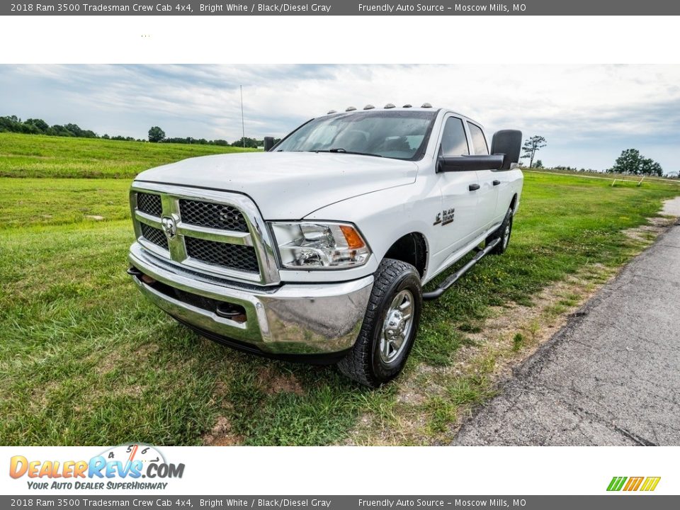 2018 Ram 3500 Tradesman Crew Cab 4x4 Bright White / Black/Diesel Gray Photo #8