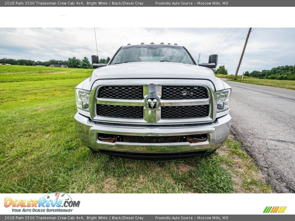 2018 Ram 3500 Tradesman Crew Cab 4x4 Bright White / Black/Diesel Gray Photo #9