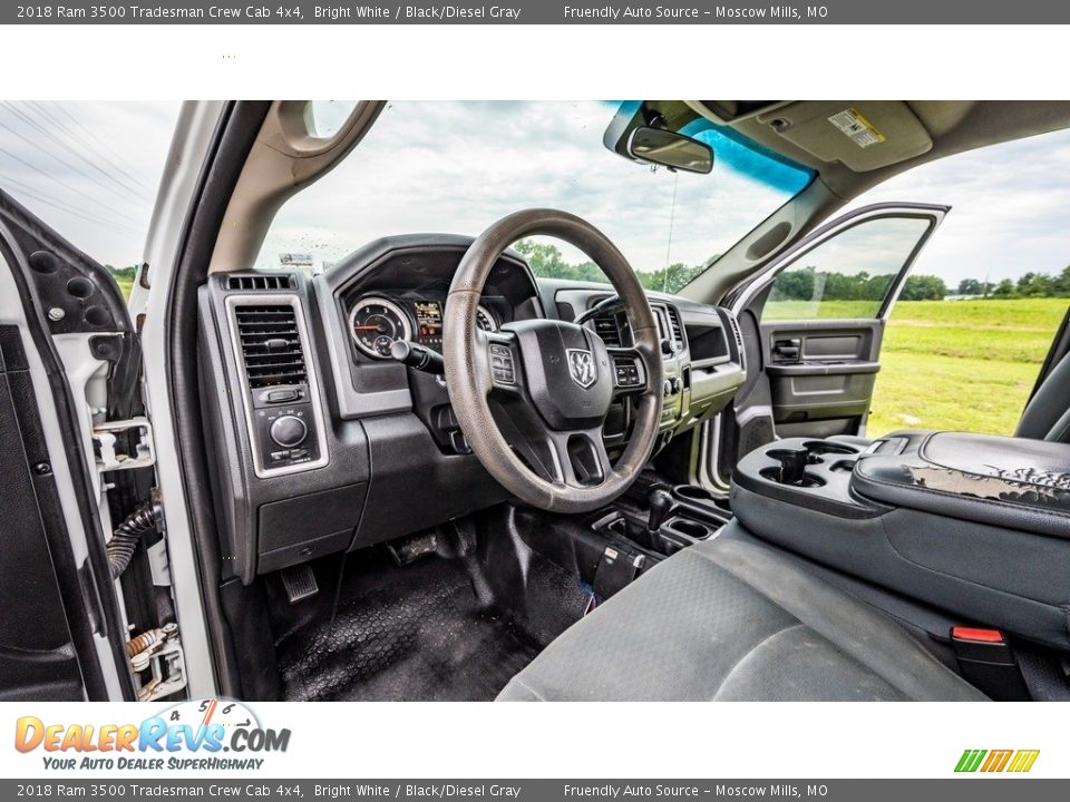 2018 Ram 3500 Tradesman Crew Cab 4x4 Bright White / Black/Diesel Gray Photo #19