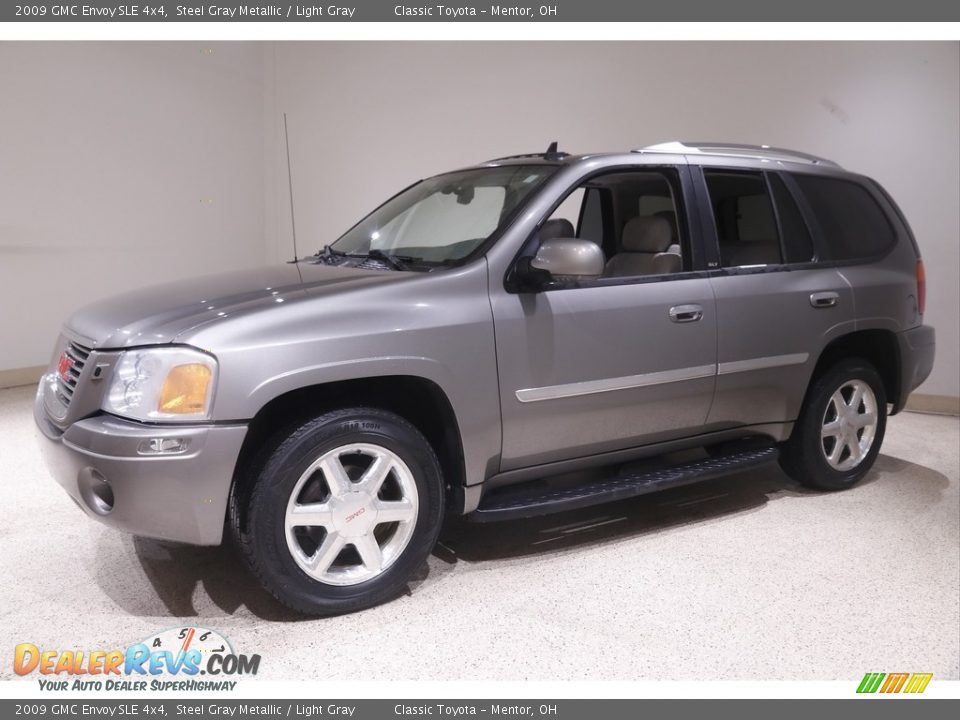 Front 3/4 View of 2009 GMC Envoy SLE 4x4 Photo #3